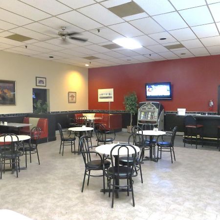 Town And Country Motor Hotel Calgary Bagian luar foto