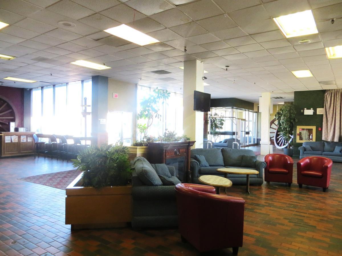 Town And Country Motor Hotel Calgary Bagian luar foto
